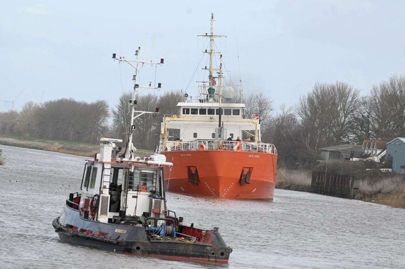 Boat that was stuck between Sutton Bridge and Wisbech. Being pushed into Wisbech port. (62657541)