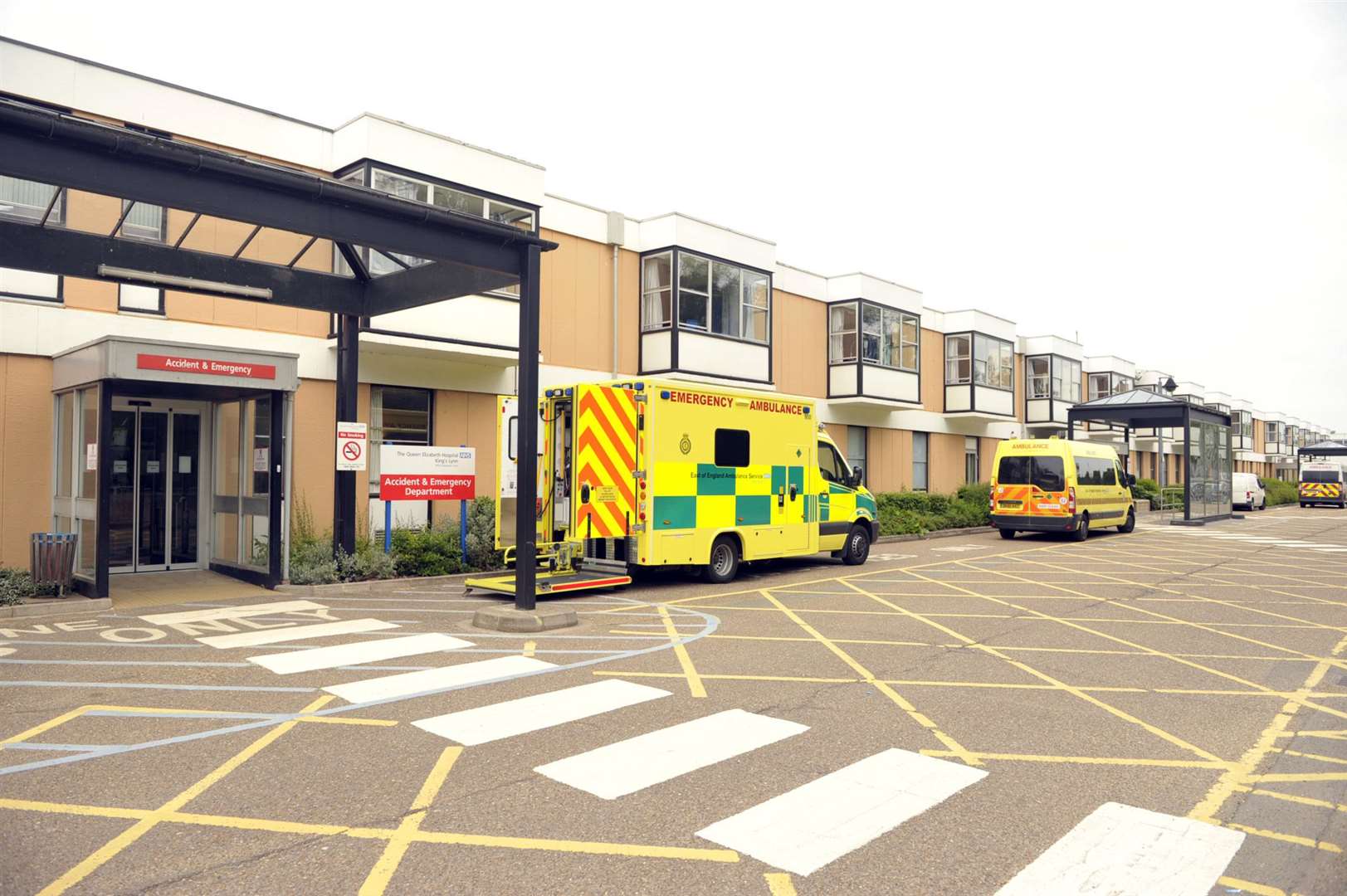 QEH General Views of the outside of the hospital (32960580)