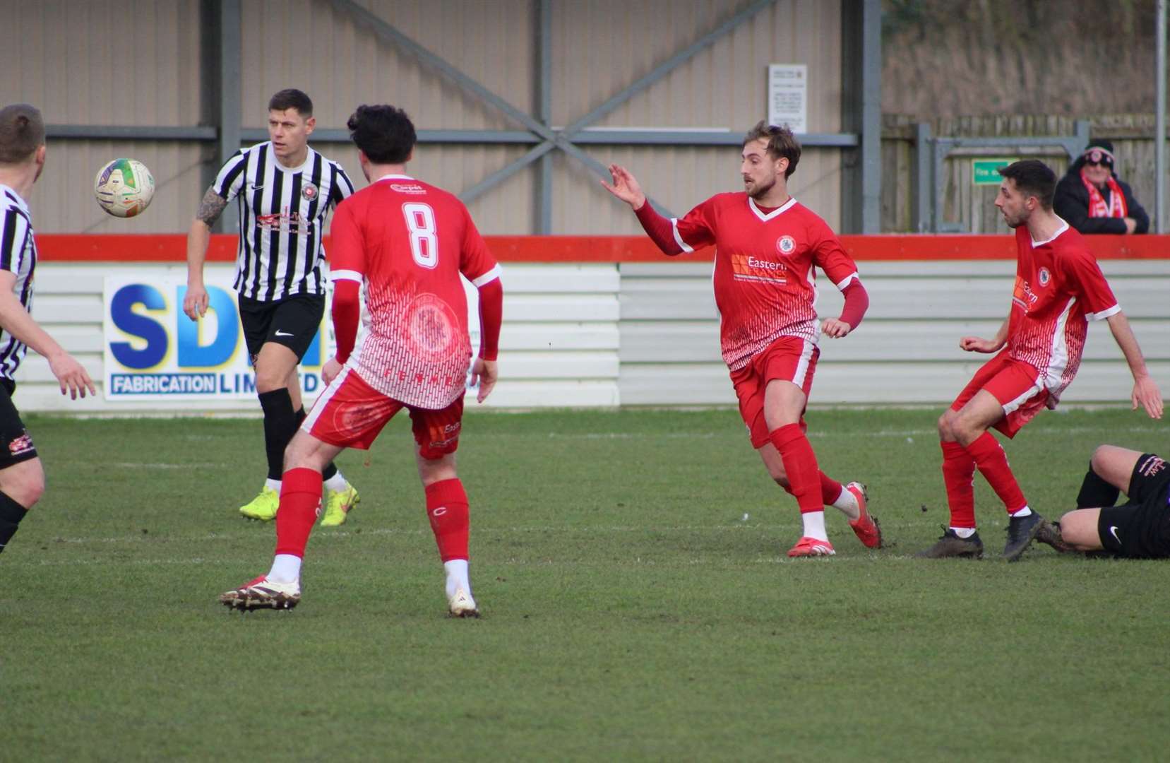 Sam Bennett runs towards the ball. Picture: Erin Larham