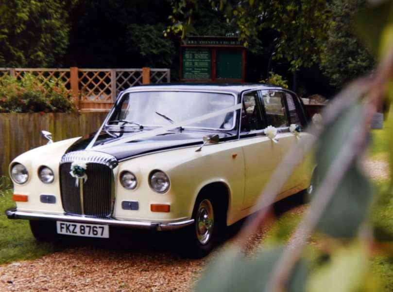 Charlie Mackelden and Tim Hilliam who's classic Daimler car was stolen'Copy Pic ANL-160131-173031009