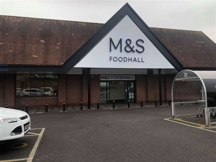The Co-op invites the elderly to come in early (32299057)