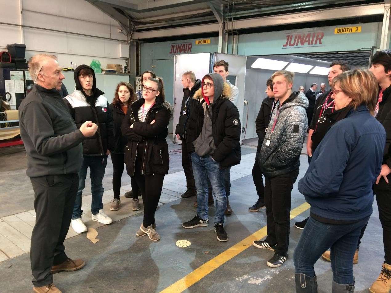 Motor vehicle students attend commercial workshop. (28604178)