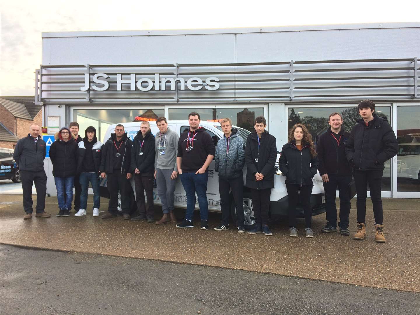 Motor vehicle students attend commercial workshop. (28604176)