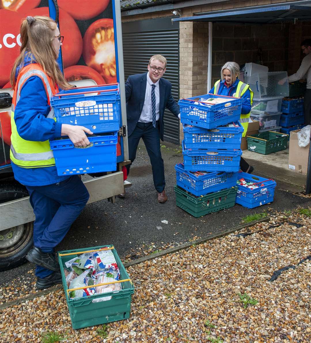 Feed Fenland Event. Tesco Extra of Walsoken donating food to feed Fenland and cooking meals. Pictured Julie Bushby (Tesco) Chris Ashworth manager Tesco Walsoken. Elia Stephenson (Tesco) George Broughton (organiser (Feed Fenland) at Kooreman Road.. (60132575)