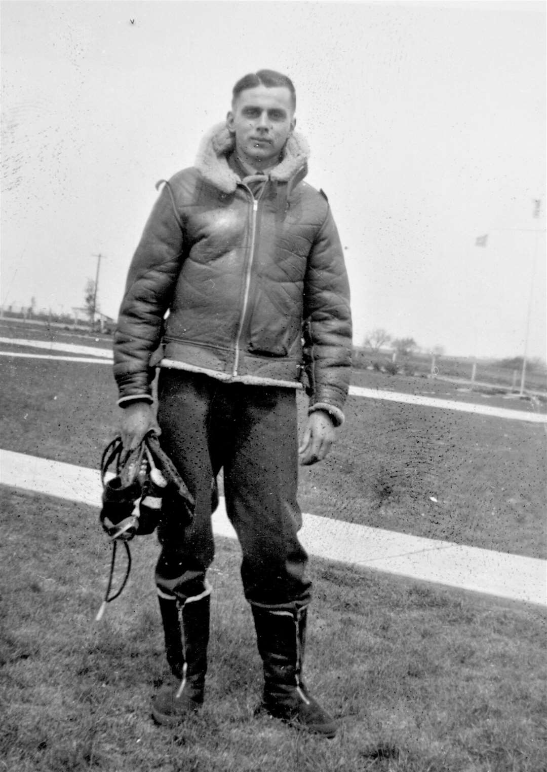 Cedric Albins in wartime flying uniform. (34326714)