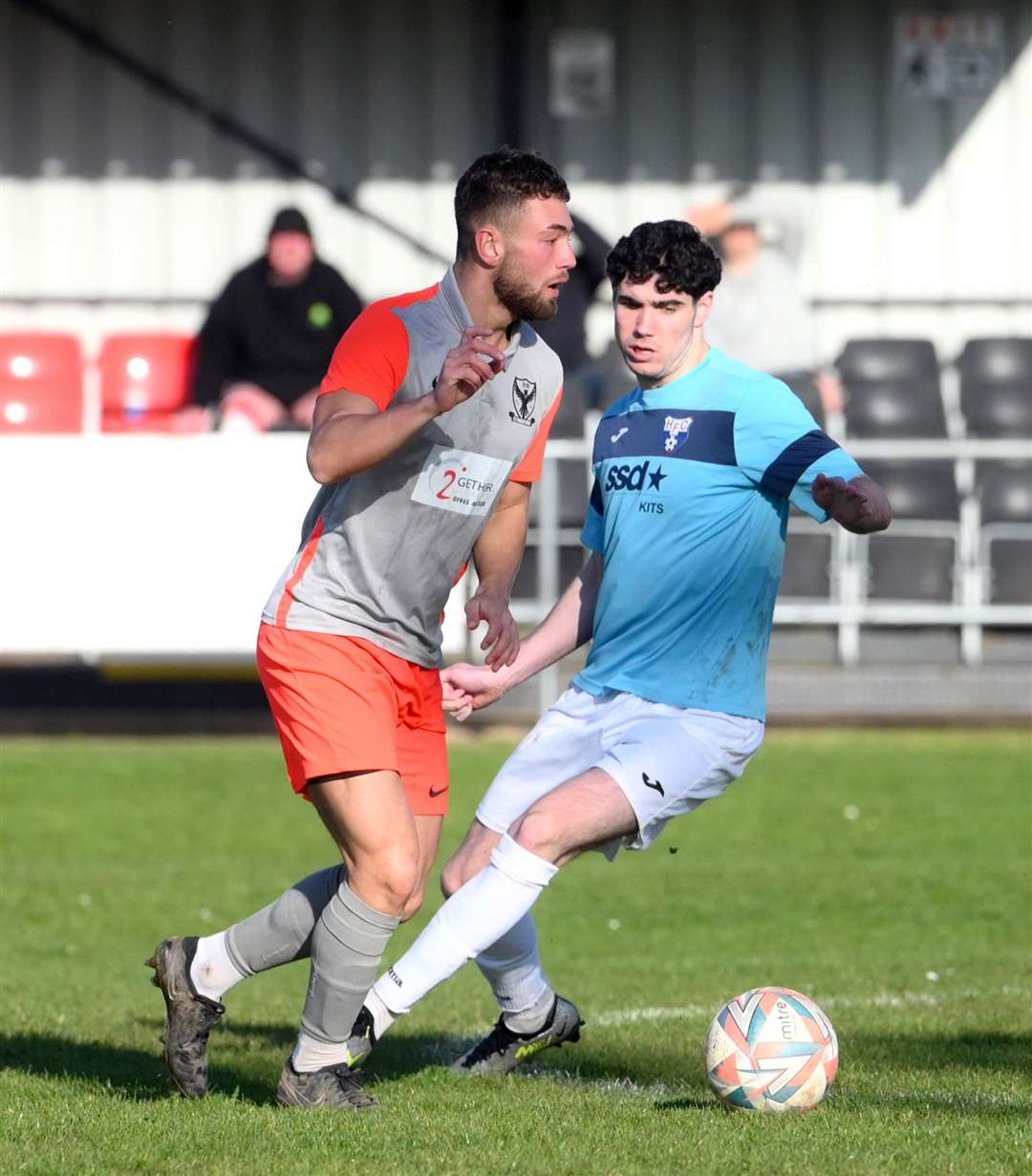 Parson Drove (grey and orange) v Holland (blue).