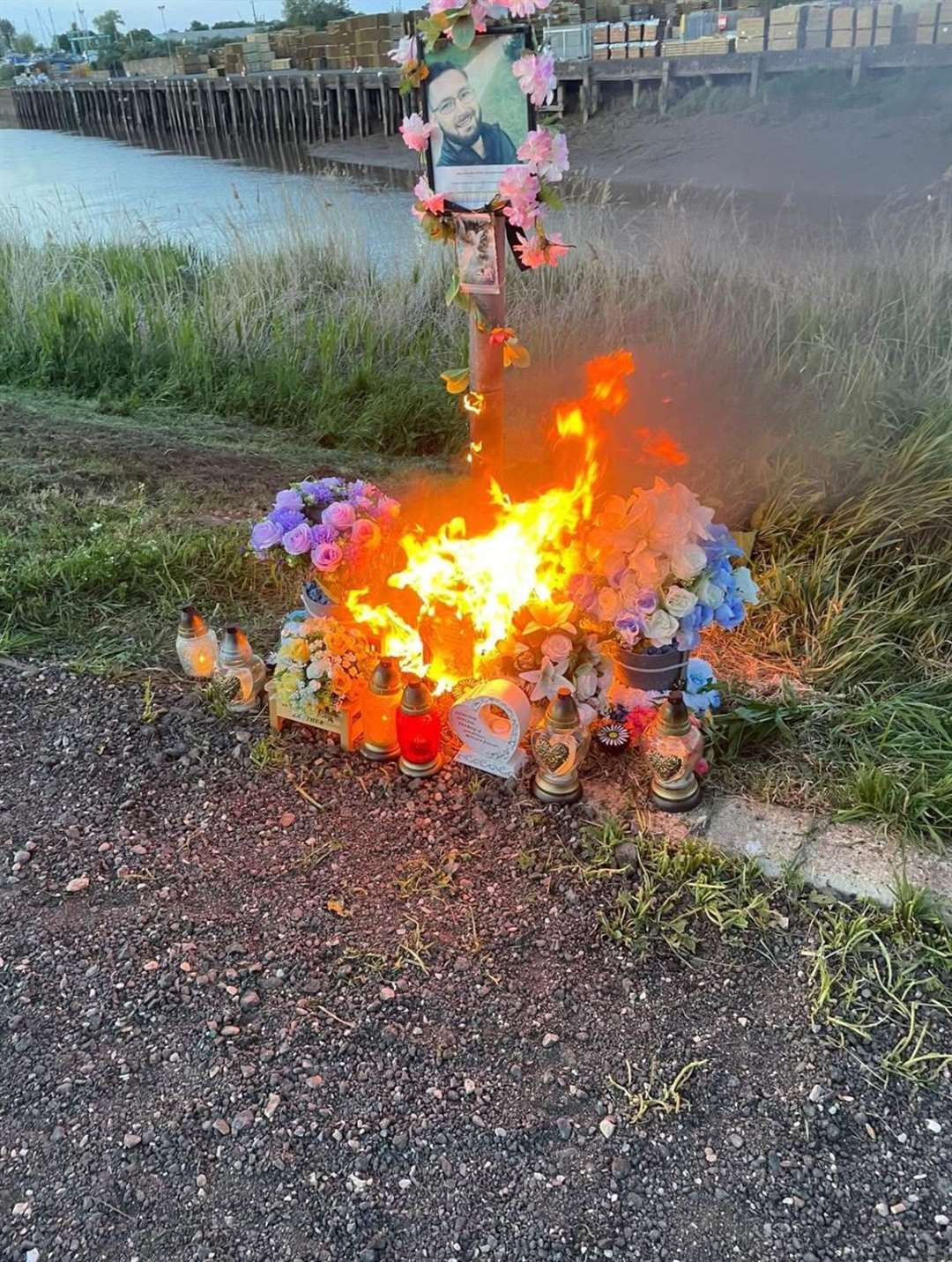 The memorial of Arvydas Petrauskas was set on fire on Tuesday evening