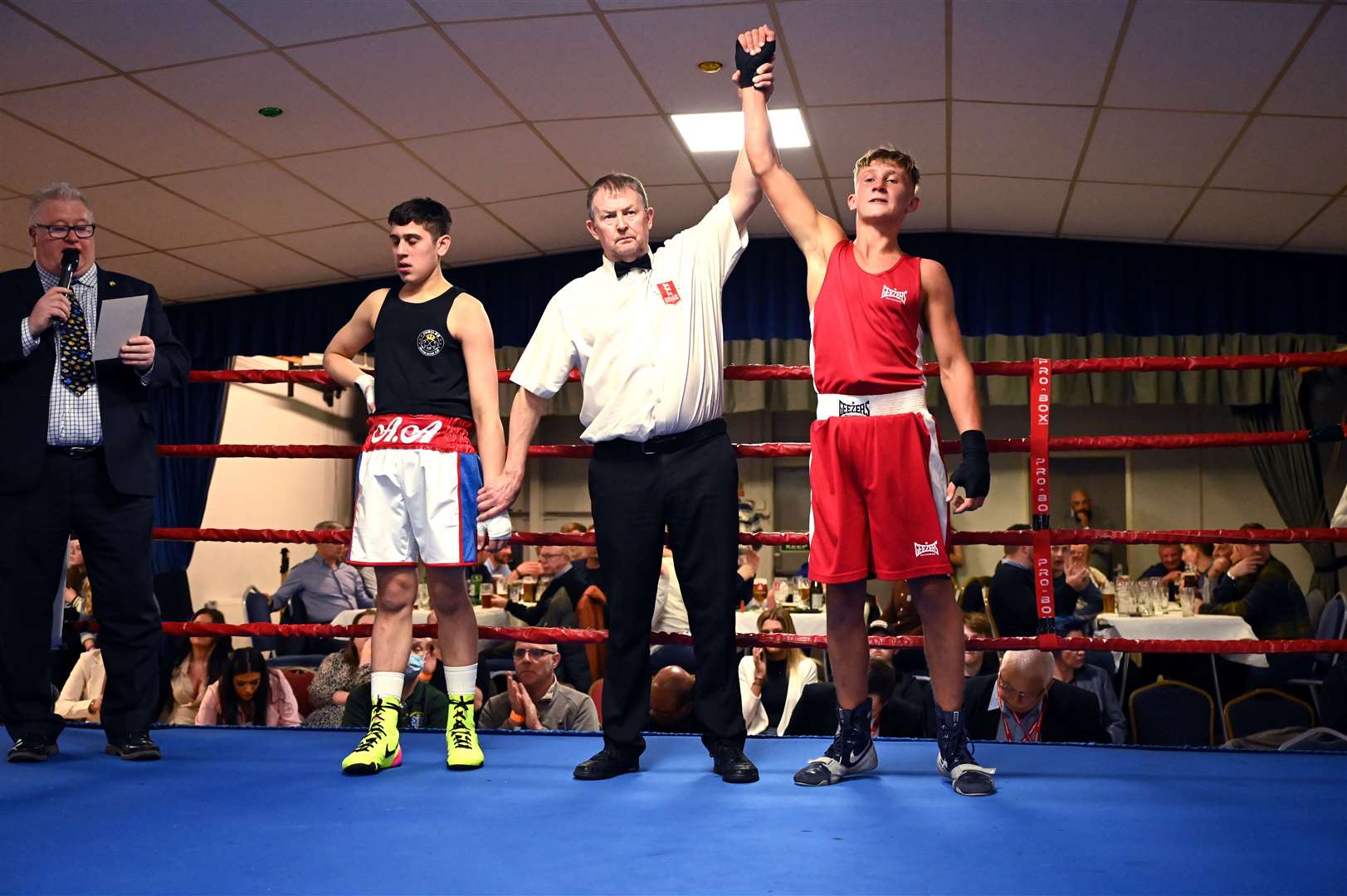 March Boxing Club evening of boxing..Harry Warden (red) vAyan Ahmed (blue). (55848605)