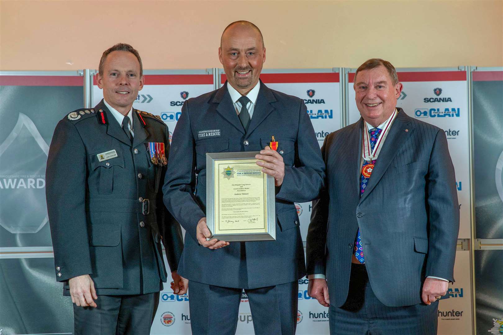 Andy Titmuss receives his 20 years long service award. (6784139)