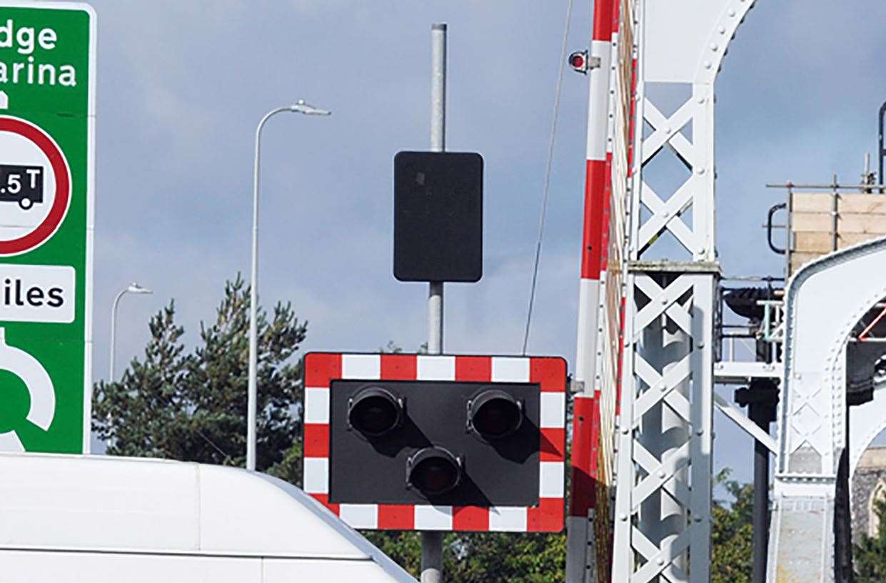The bridge was controlled by three-way traffic lights for the roadworks