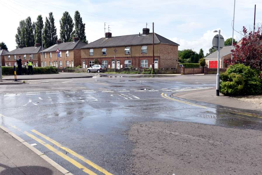 Burst water main on Norwich Road ANL-150308-082423009