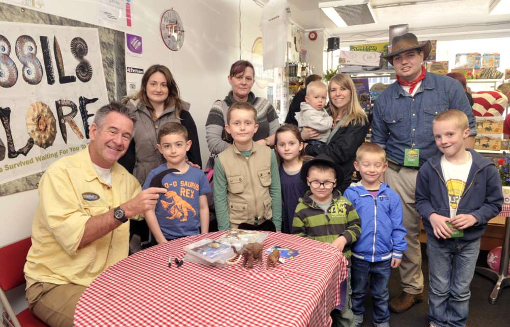 TV star Nigel Marven at Fossils Galore ANL-151204-175324009