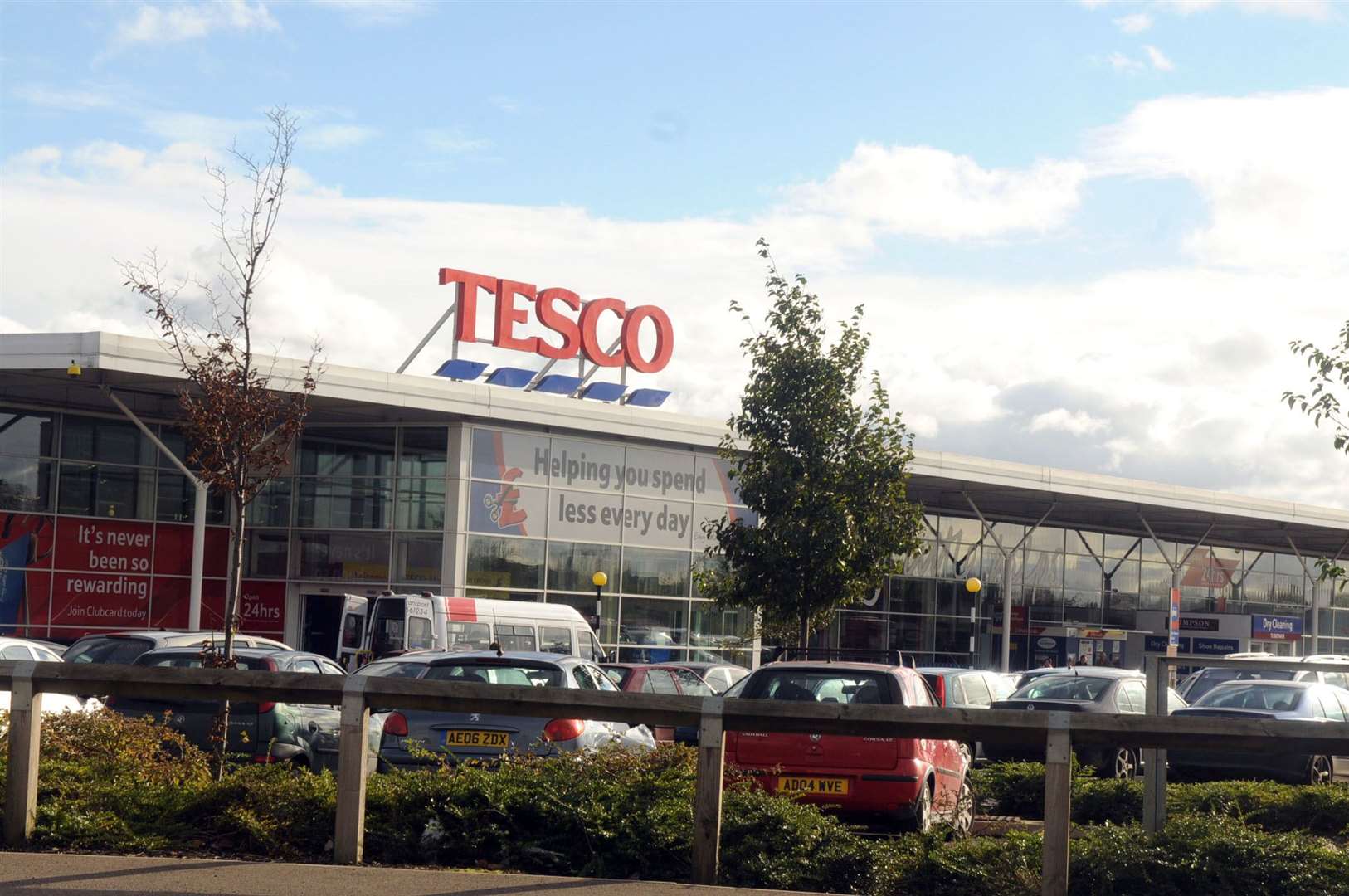 March Tesco's. (47500951)