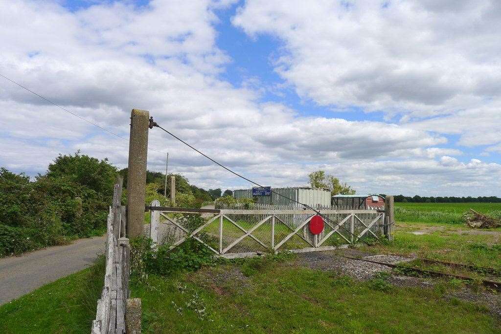 Long Drove crossing Coldham. Photo: Tim Heaton/Geograph Project. (54784319)