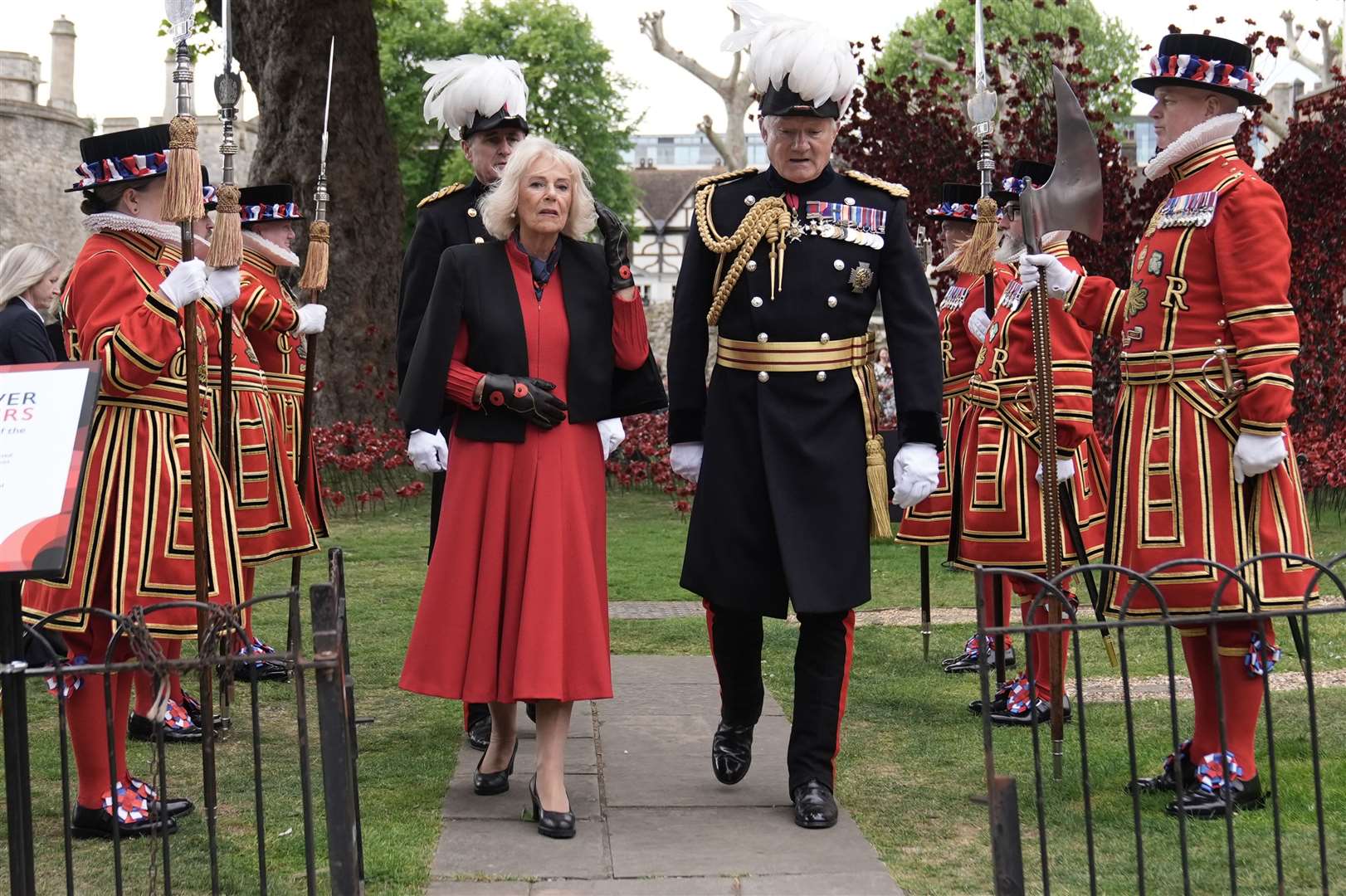 The Queen walks with Constable of the Tower of London, General Sir Gordon Messenger (Stefan Rousseau/PA)