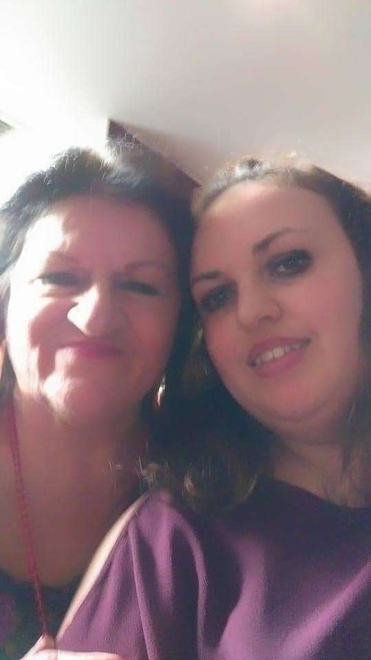 Jade Hunns-Marshall with her mum Joy who sadly died of a rare brain condition in January 2023.