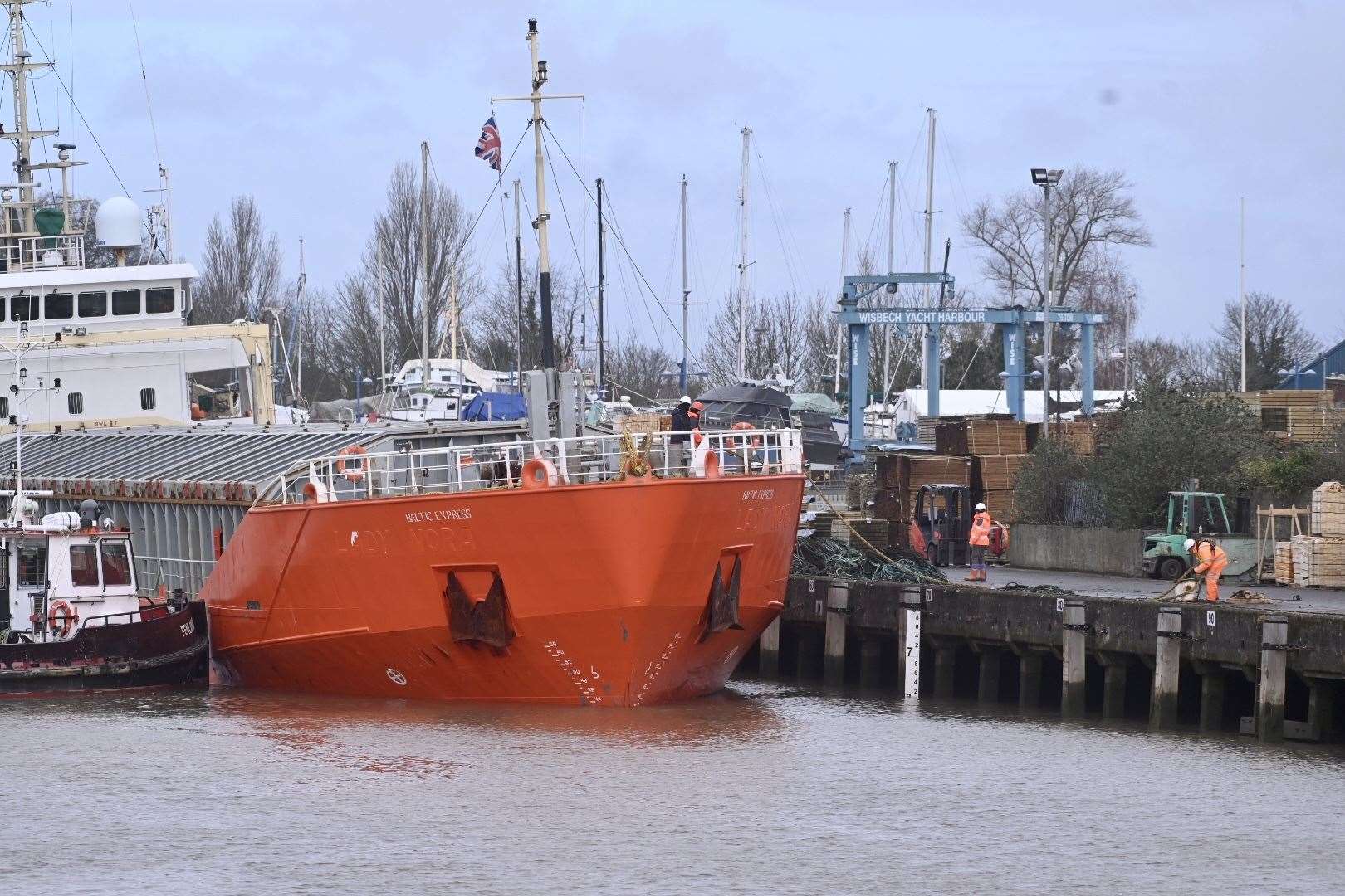Boat that was stuck between Sutton Bridge and Wisbech. Being pushed into Wisbech port. (62657543)