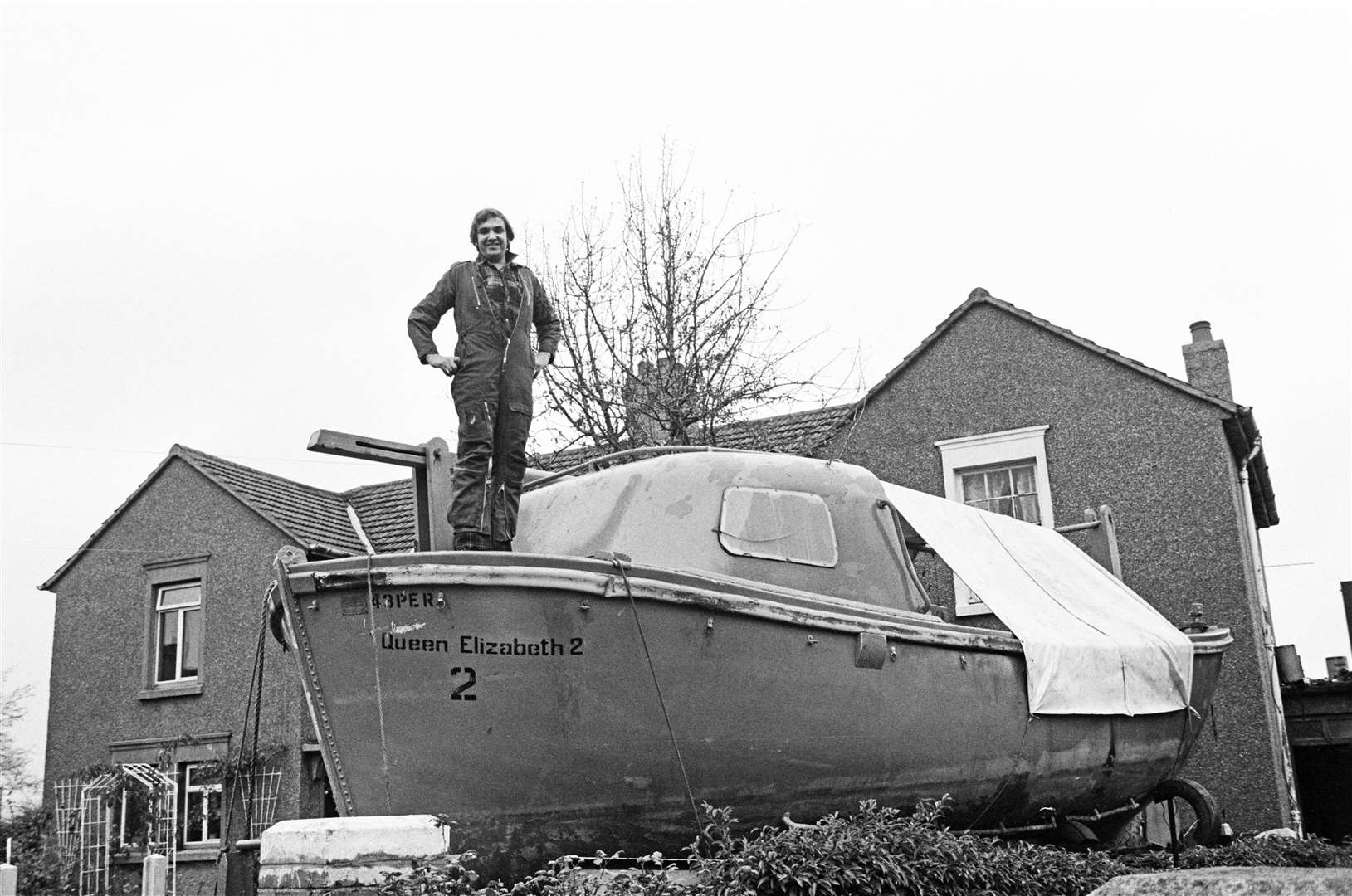 David Lawrence with a lifeboat from the QE2 in 1982 (Mirrorpix/PA)