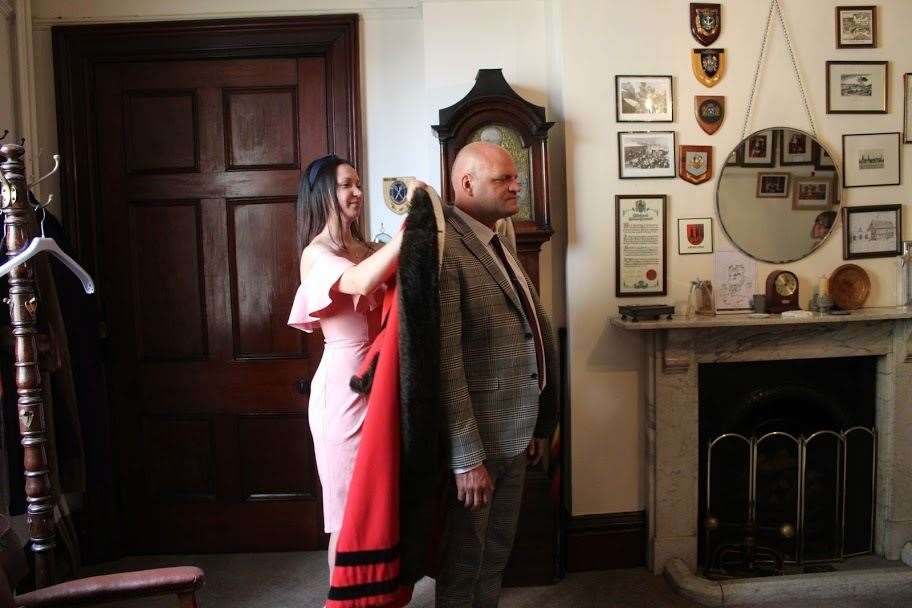 Aigars Balsevics is helped into his mayoral robes by partner Veronica Luko. (34868401)