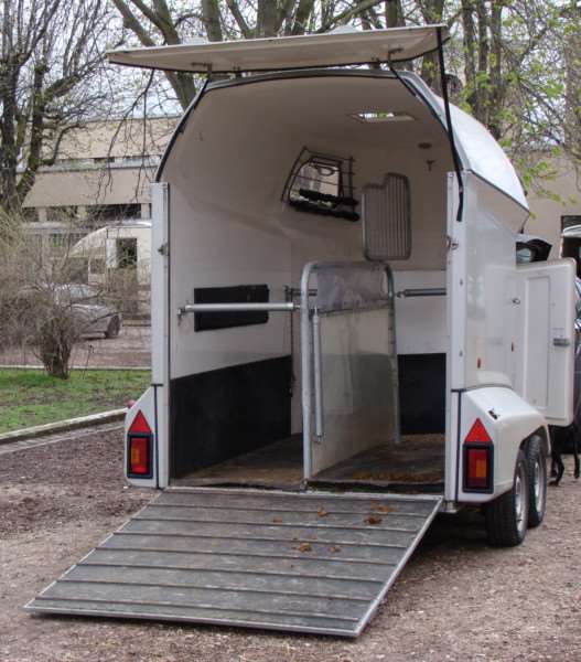 Horse trailer SUS-151208-153935001