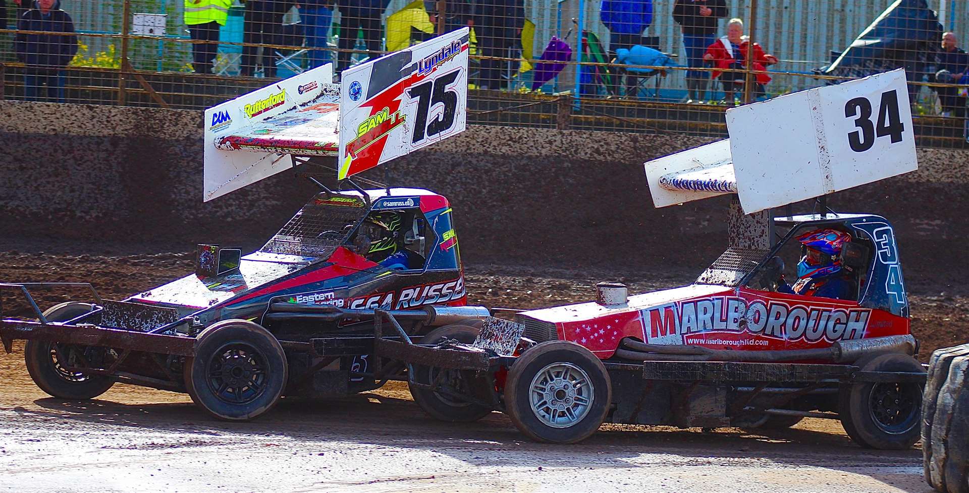 Wisbech’s Sam Russell battles for the lead with Leicester’s 34 Ben Woodhull in the opening F2 race of the night. Picture; Keiran Bonsall