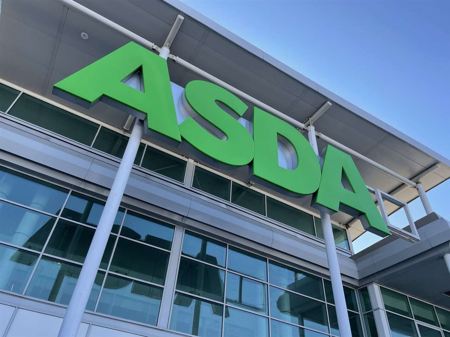 We visited Asda, Lidl and Aldi in search of a top value Christmas dinner for eight.