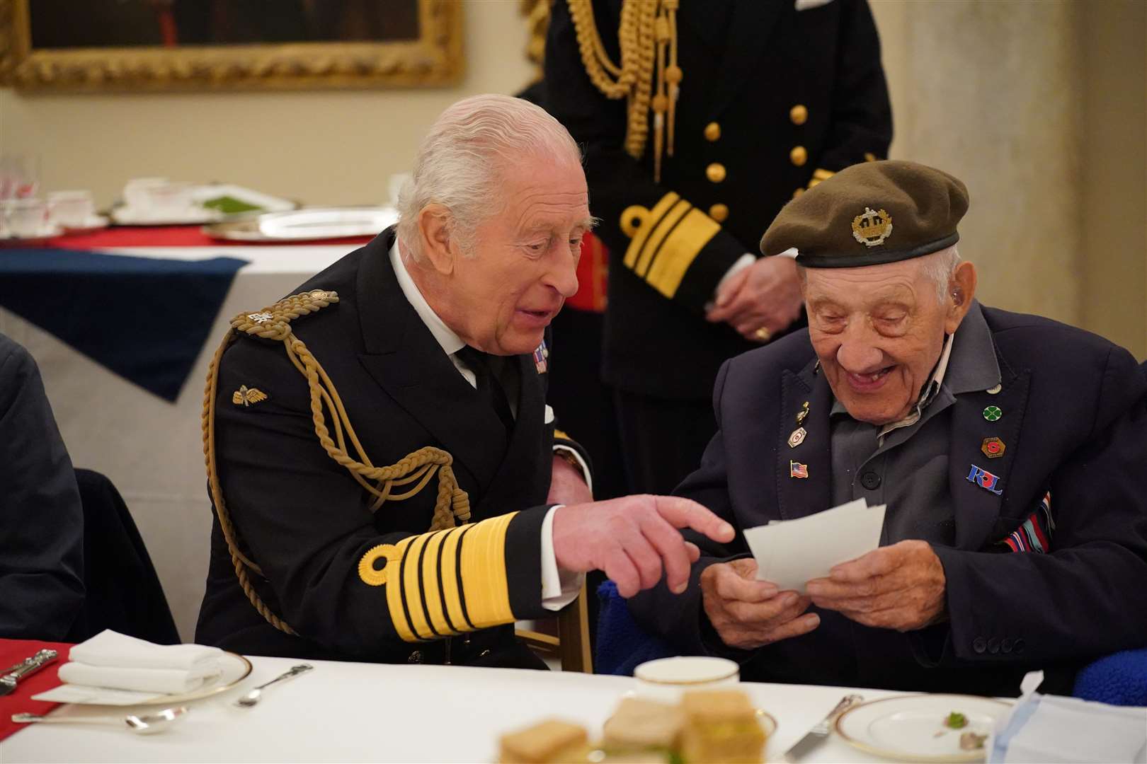 The King speaks to Second World War veteran Joe Mines (Yui Mok/PA)