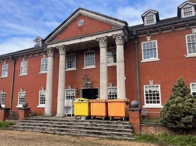 Owners the redundant Elme Hall Hotel have been granted permission to convert it into flats