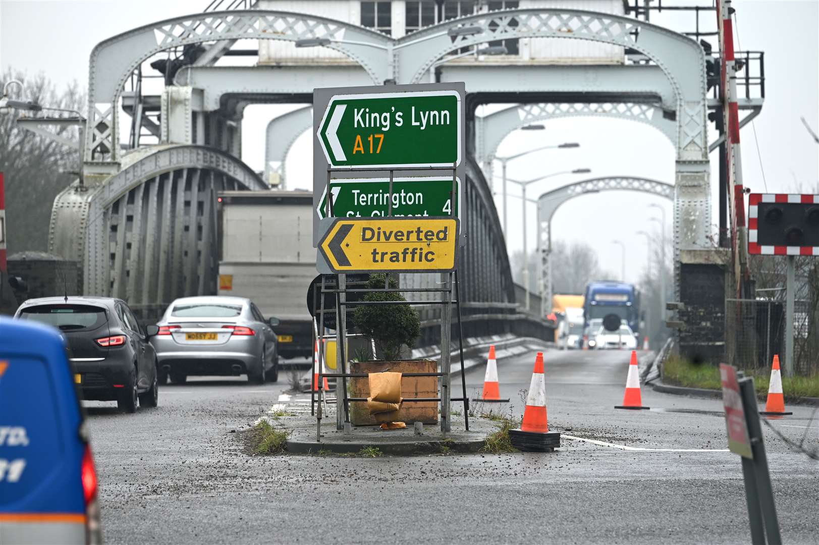 Traffic delays at Cross Keys Bridge. (55205831)