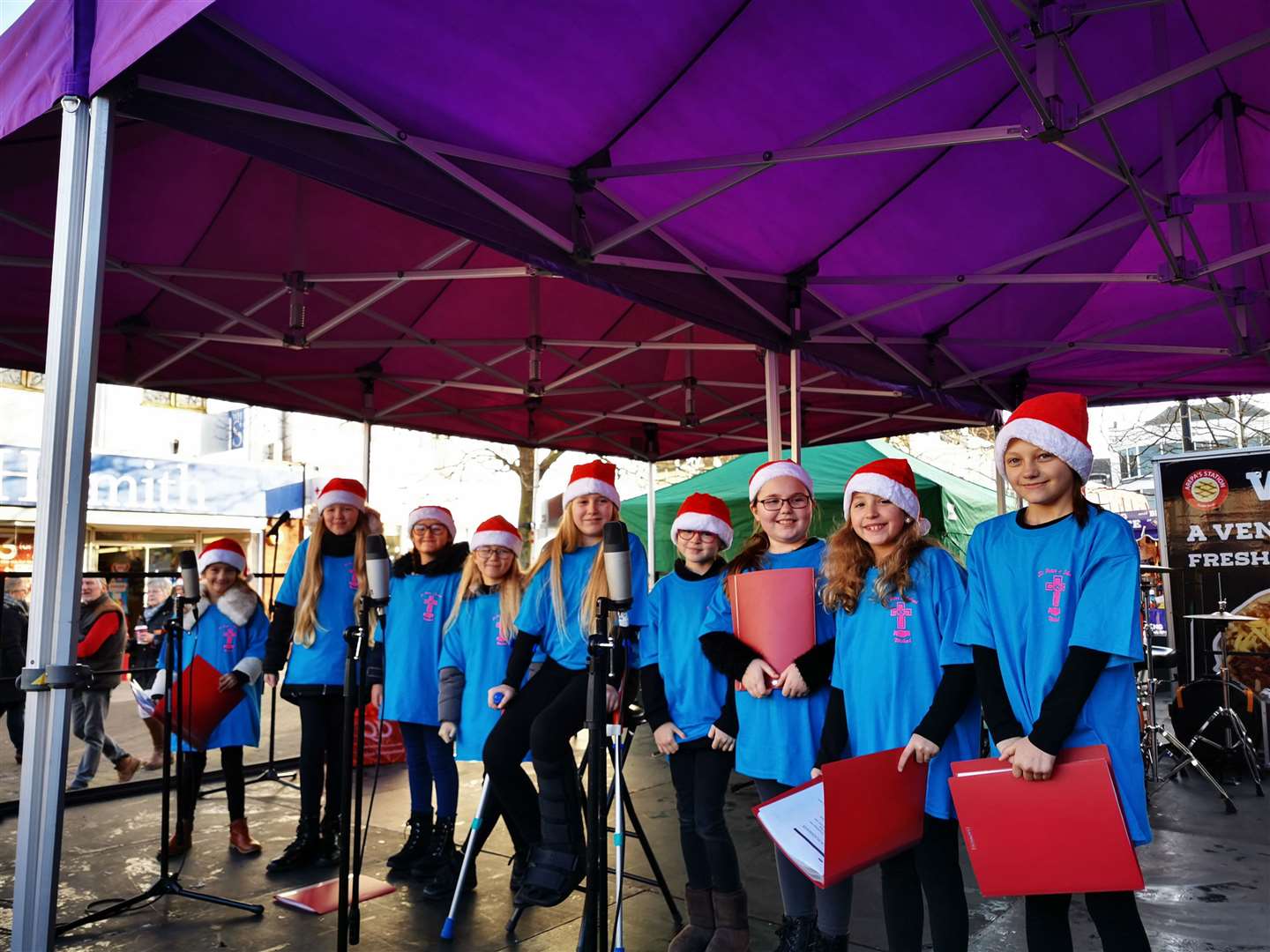 Members of St Peter's School Glee Club opened the Wisbech Christmas Fayre. (24362025)