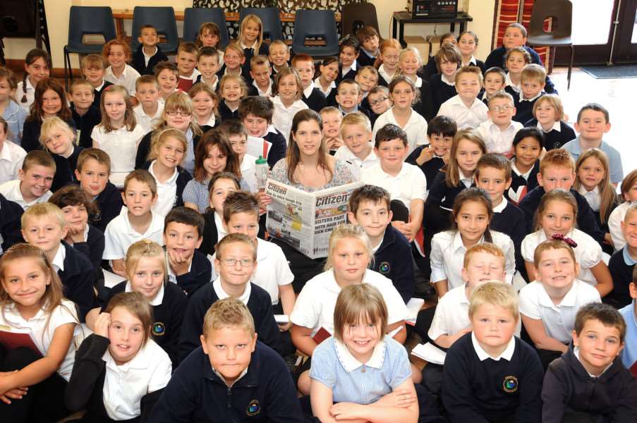 Emma Mason with pupils at Kingsfield Primary School, Chatteris ENGANL00120110510180134