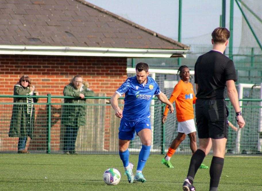 Dan Cotton on the ball at Rugby. Picture: Amber Kent