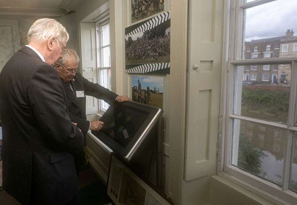 M Knight demo of the interactive screen