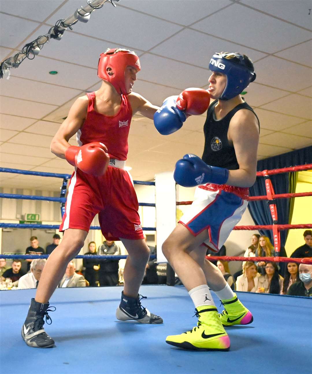 March Boxing Club evening of boxing..Harry Warden (red) vAyan Ahmed (blue). (55848599)