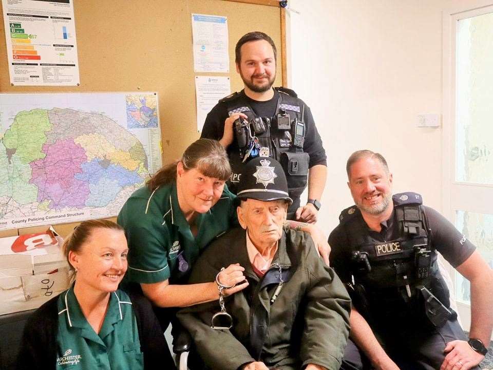 Ray receiving his hat during his visit to the police station