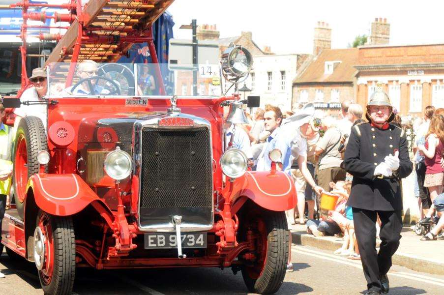 George Dunlop with Vivien fire engine at the Rose Fair parade.