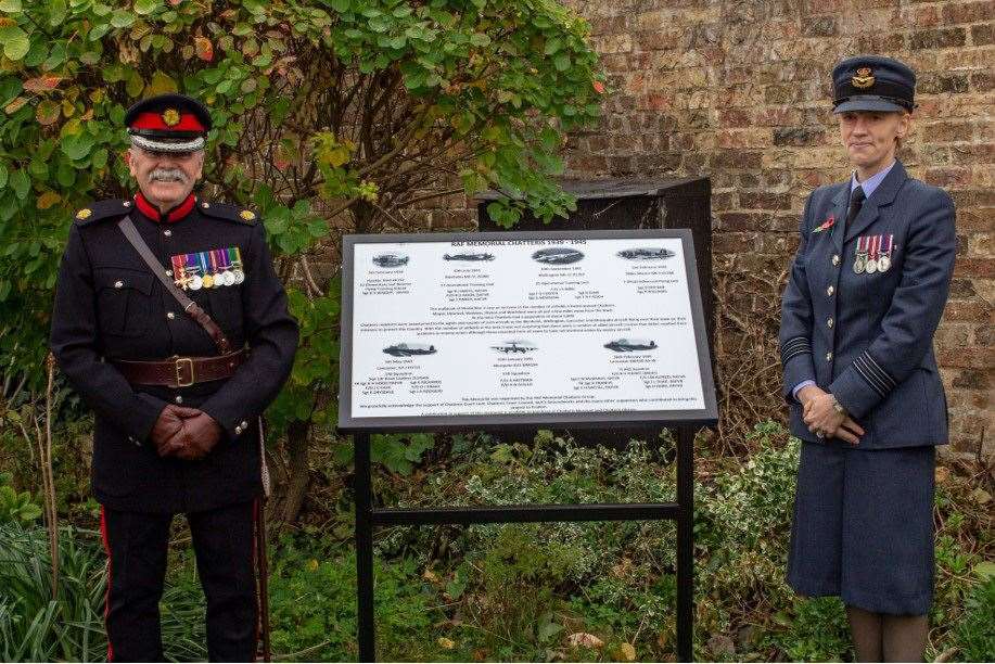 Wing Commander Kate Farley-West of RAF Wyton and Colonel Roger Herriot OBE DL unveil the RAF memorial in Chatteris.Photo: Tina Prior. (53021634)