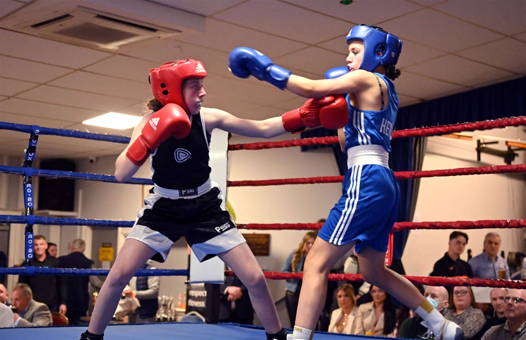 March Boxing Club evening of boxing..Lacie Moulding (red) v Imogen Cave (blue). (55848569)