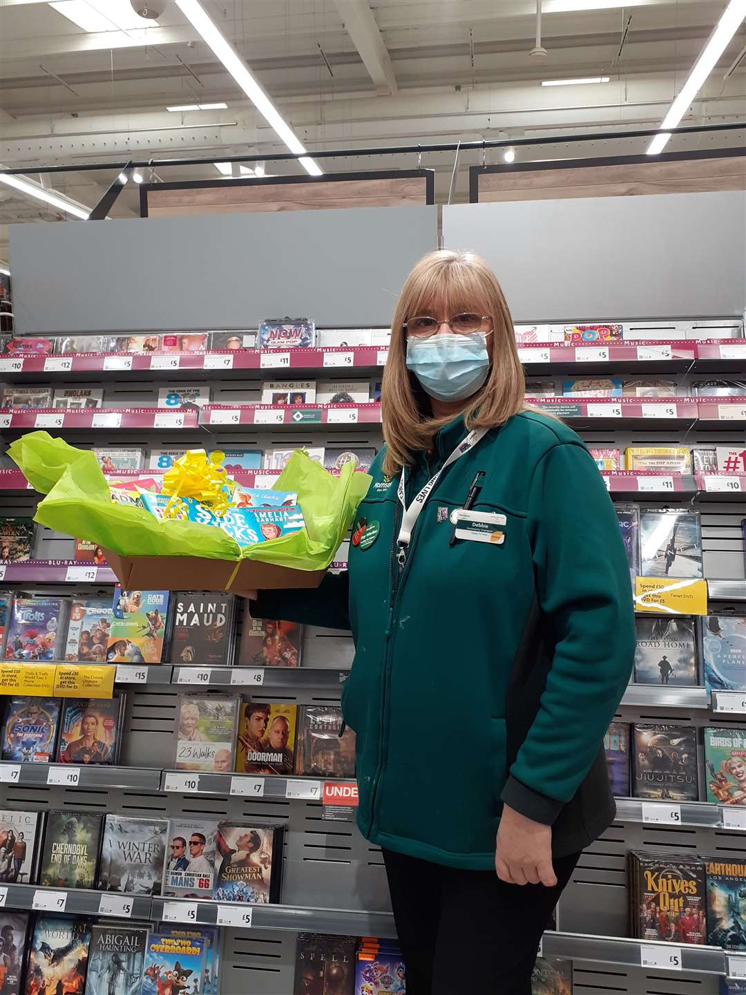 Debbie Thulborn, community champion at Wisbech Morrisons supermarket has delivered a bundle of books to Gorefield School in time for World Book Day. (44568222)
