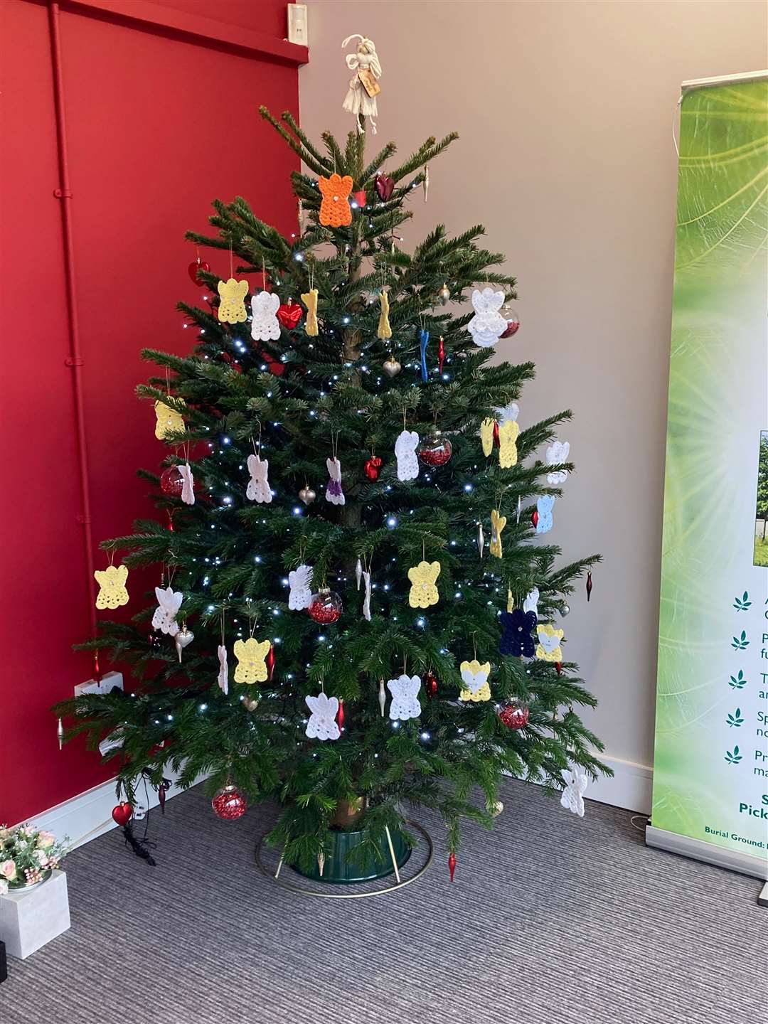 Kerry Rolfe has set up a Christmas tree of remembrance at her funeral home in March. (53616528)