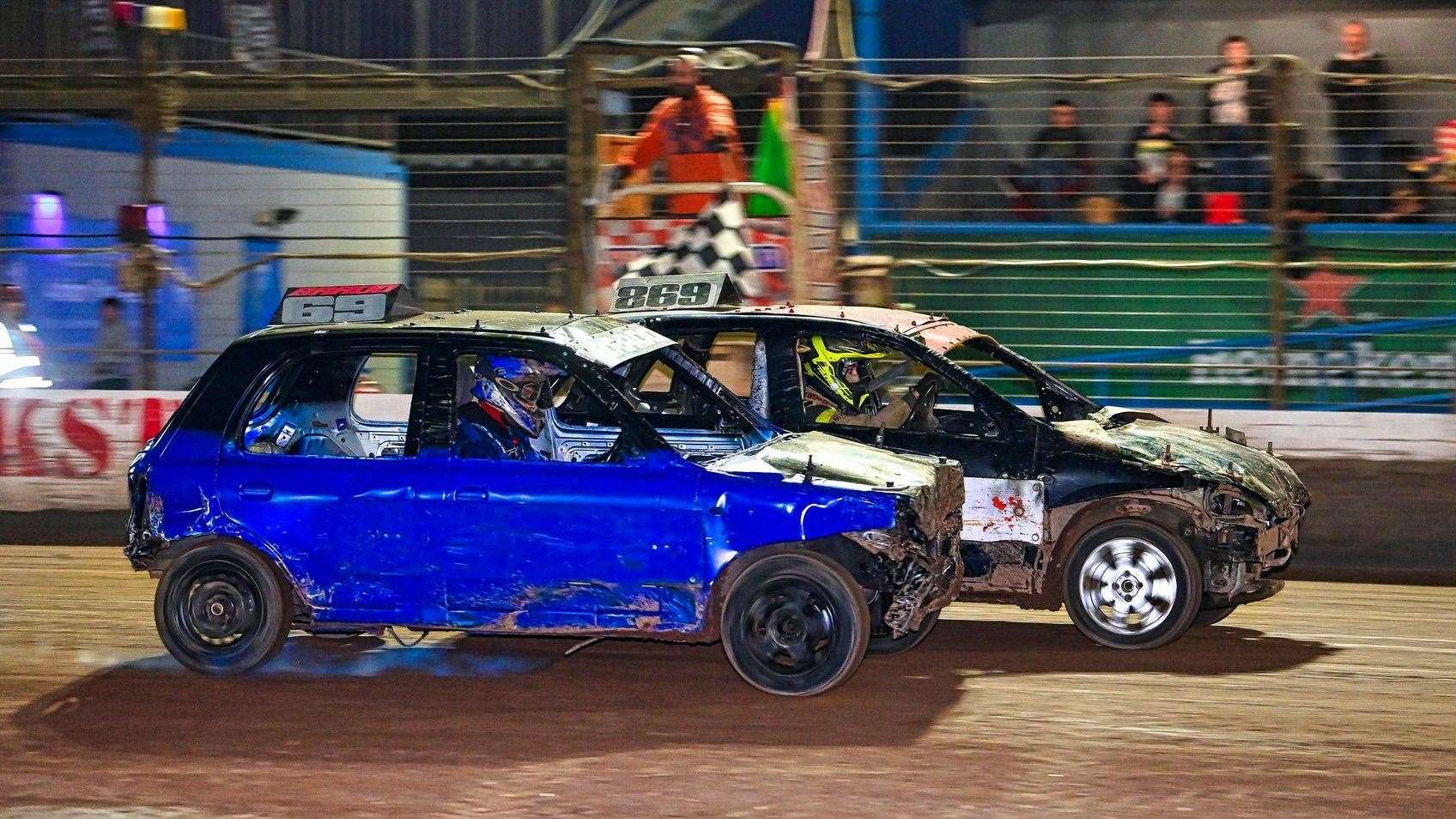 Number 69 Brad Bartram loses out in the Micro Banger UK title by the smallest of margins as Jamie Steele just edges him out when the chequered flag fell after a great battle. Picture: Jim Harrod