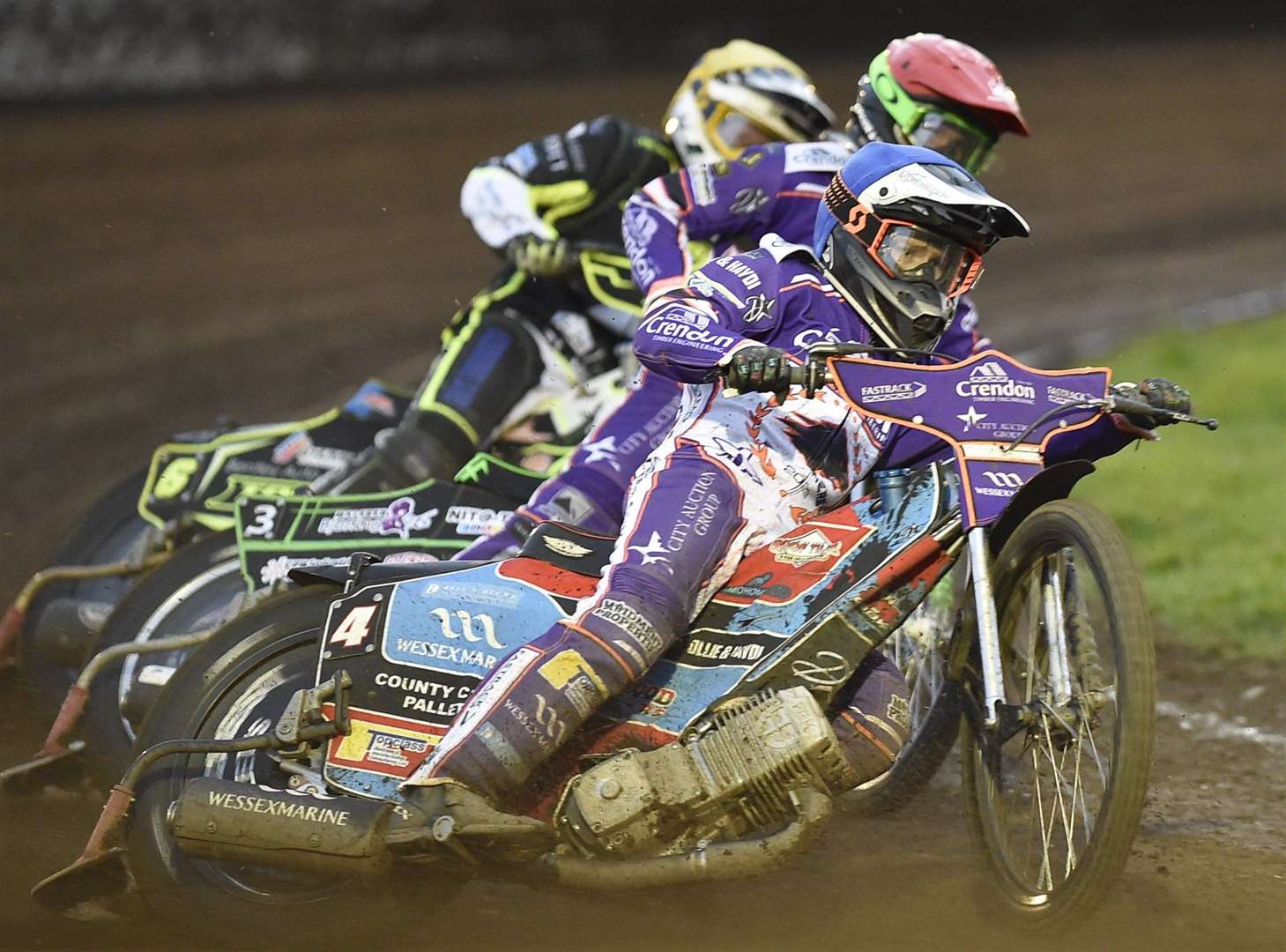 Benjamin Basso (blue) in action