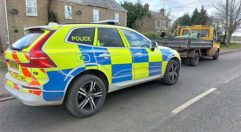 Truck found to have no MOT or tax has been seized by police