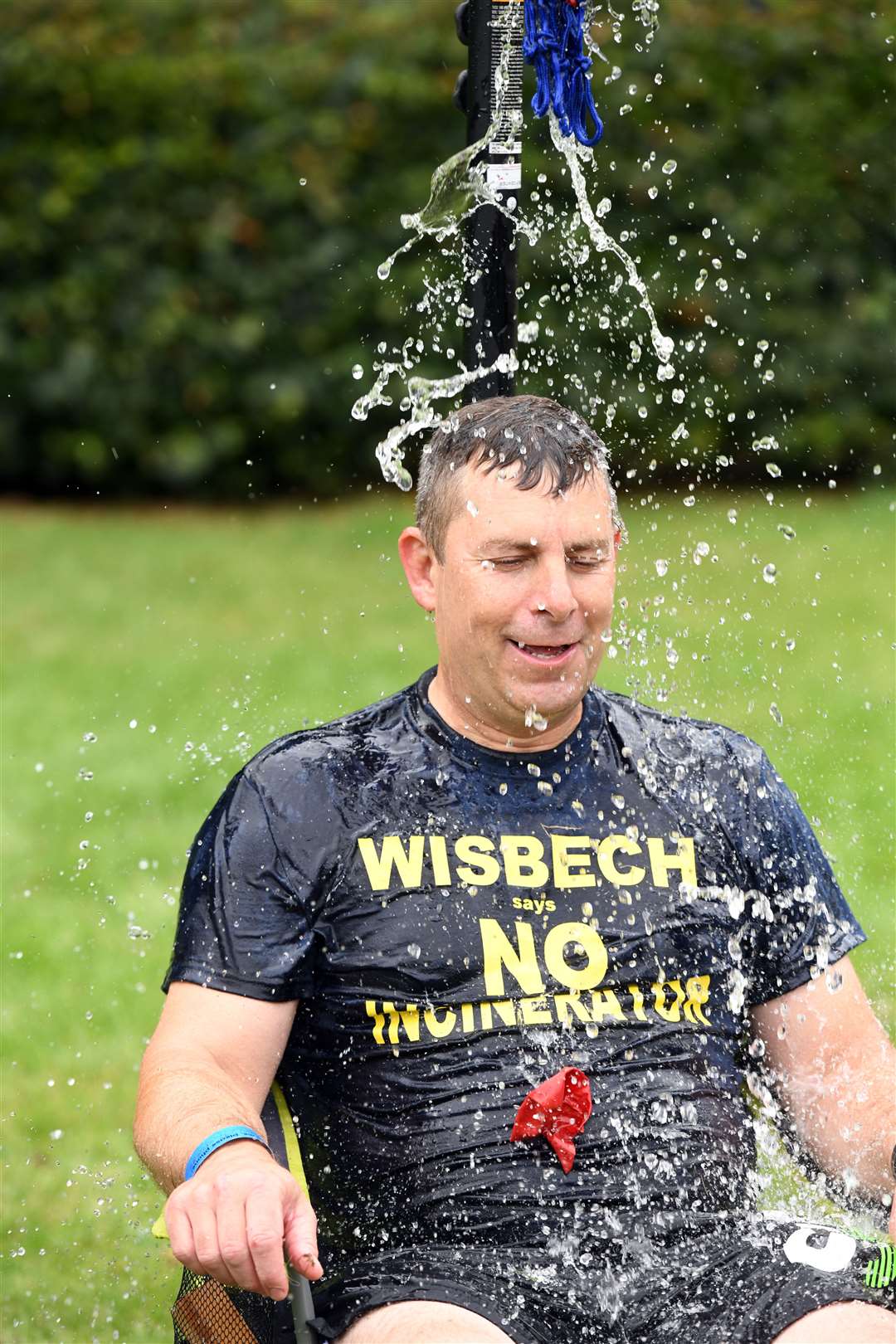 WisBEACH day..Wisbech Mayor Andrew Lynn taking part in a soak the Mayor. (50019595)