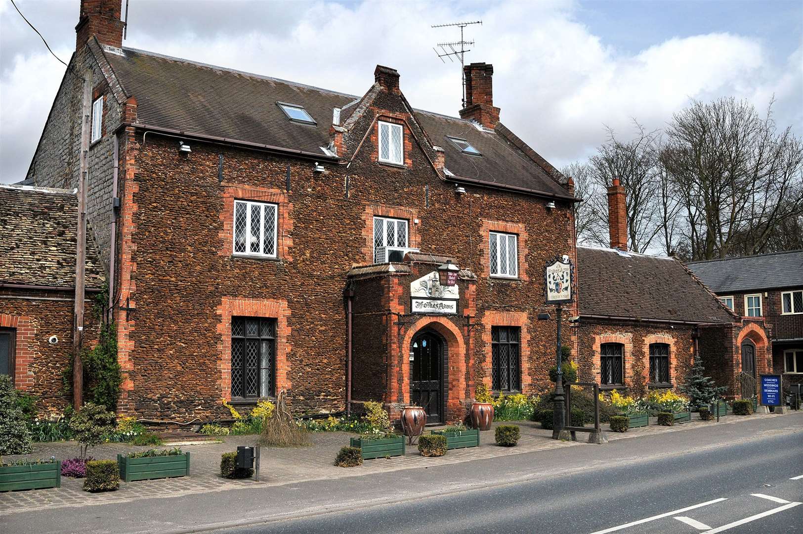 Mark Evans headbutted a car during a drunken outburst at The Ffolkes in Hillington