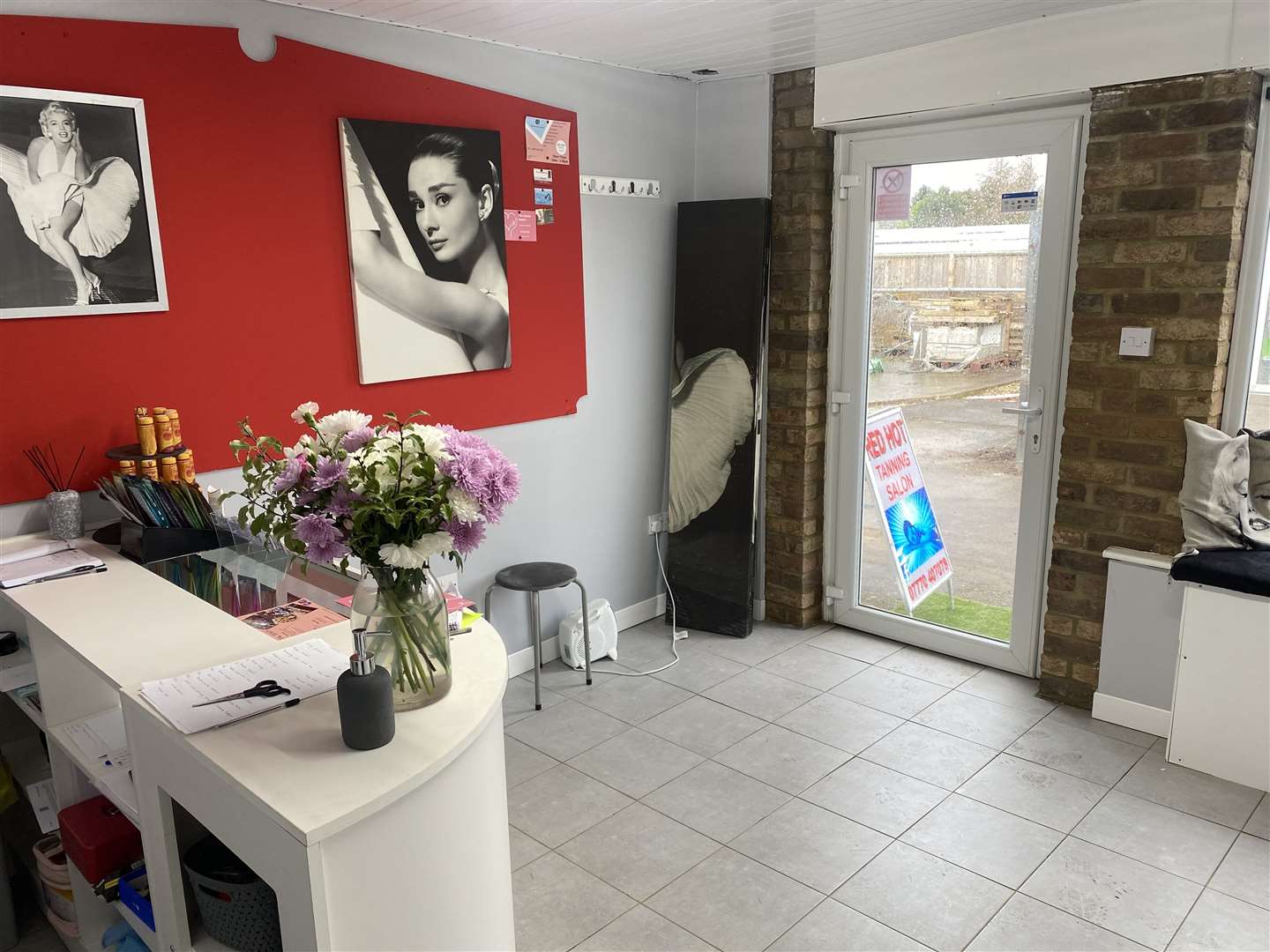 New tanning studio