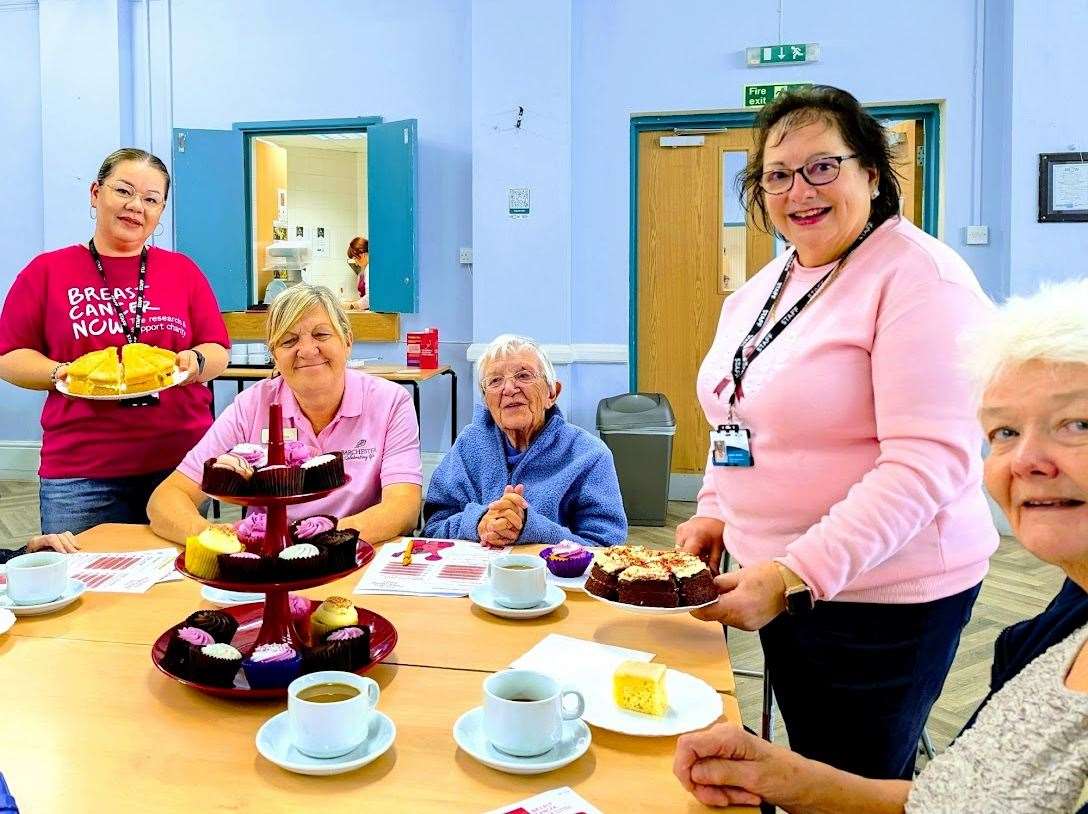 Rose Lodge residents 'get pinky' for Wear it Pink