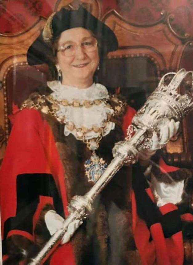 Avis Gilliatt was the Mayor of Wisbech from 1999 to 2000.